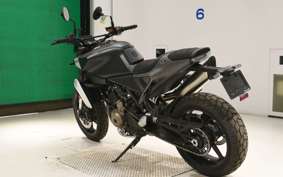 HUSQVARNA スバルトピレン801 2025