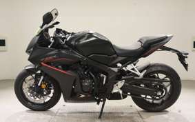 HONDA CB650R E-Clutch 2025 RH17