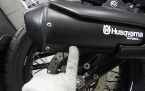 HUSQVARNA SVARTPILEN 401 2022