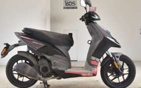 APRILIA SR125 MOTARD