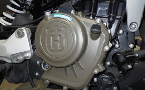 HUSQVARNA SVARTPILEN 401 2021