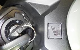 HONDA CB650R E-Clutch 2025 RH17