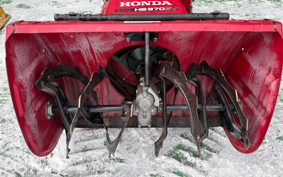 HONDA  SNOW BLOWER  MACHINE 