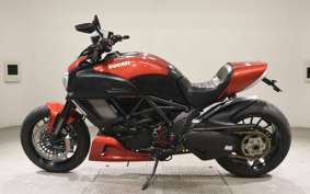 DUCATI DIAVEL 2015