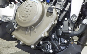 HUSQVARNA SVARTPILEN 401 2022