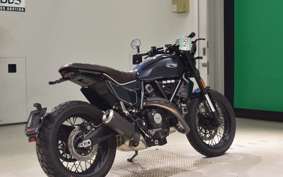 TRIUMPH SCRAMBLERナイトシフト 2024
