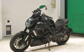 DUCATI DIAVEL 2011