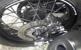 HUSQVARNA SVARTPILEN 125