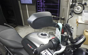 TRIUMPH TRIDENT 660 2023