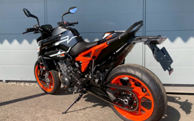 KTM 890 DUKE GP 2024 TU940