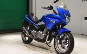 SUZUKI GSR250S