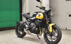 TRIUMPH TRIDENT 660 2025