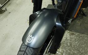 HUSQVARNA SVARTPILEN 250