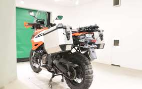 SUZUKI Vｽﾄﾛｰﾑ1050XT 2021