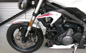 TRIUMPH STREET TRIPLE S 2021 HDA52A