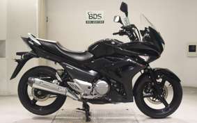 SUZUKI GSR250F