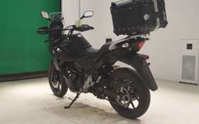 SUZUKI Vｽﾄﾛｰﾑ250 2017