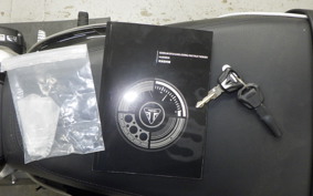 TRIUMPH BONNEVILLE T100 2025