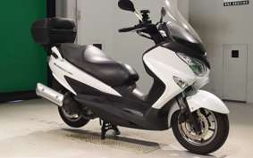 SUZUKI SKYWAVE 200 (Burgman 200)