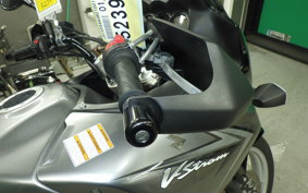 SUZUKI Vｽﾄﾛｰﾑ650 2013