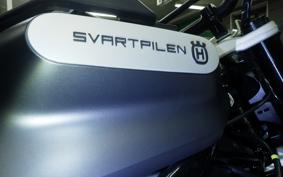 HUSQVARNA SVARTPILEN 125