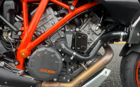 KTM 1290 SUPER DUKE GT 2016 V6940