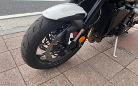 TRIUMPH TRIUMPH STREET TRIPLE R 2024 HDA604
