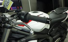 TRIUMPH STREET TRIPLE S 2020