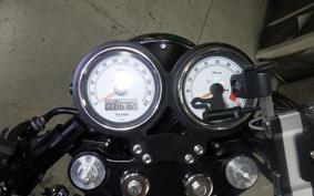 TRIUMPH THRUXTON 900