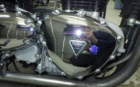 TRIUMPH BONNEVILLE T100 2006