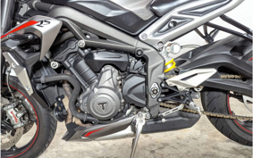 TRIUMPH TRIUMPH  STREET  TRIPLE RS 2020 HDA554