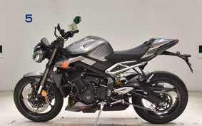 TRIUMPH STREET TRIPLE RS 2025