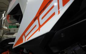 KTM 1290 SUPER DUKE GT 2019