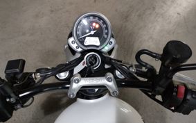 TRIUMPH STREET TWIN 900 2018 DAD74G