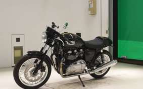TRIUMPH THRUXTON 900