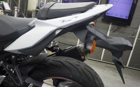 SUZUKI GSR750 2015