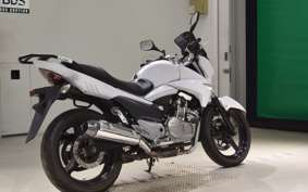 SUZUKI GSR250 2010
