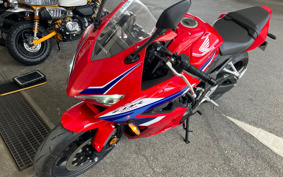 HONDA CBR650R E-Clutch 2025 RH17