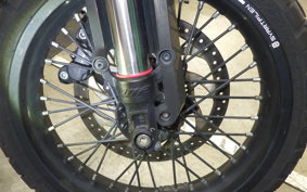 HUSQVARNA SVARTPILEN 125