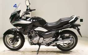 SUZUKI GSR250S 2015