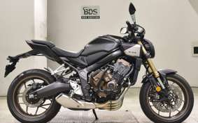 HONDA CB650R E-Clutch 2024 RH17