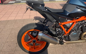 KTM 1290 SUPER DUKE-R 2022 V3940