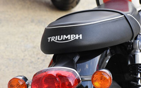 TRIUMPH BONNEVILLE T100 DAD70G