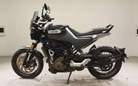 HUSQVARNA SVARTPILEN 401 2021