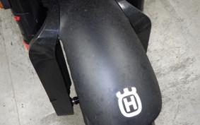 HUSQVARNA SVARTPILEN 401 2025