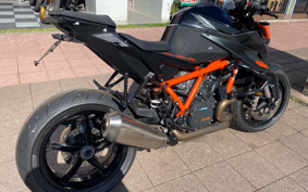 KTM 1290 SUPER DUKE R 2021 V3940