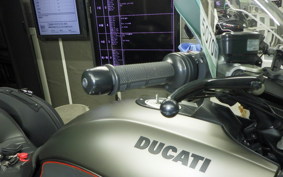 DUCATI DIAVEL STRADA 2013