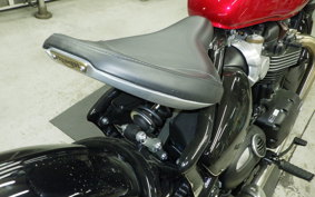 TRIUMPH BONNEVILLE BOBBER 2022