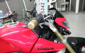 SUZUKI GSR750 2011
