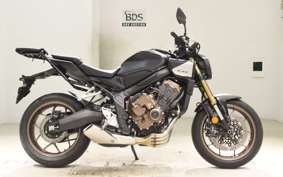 HONDA CB650R E-Clutch 2025 RH17